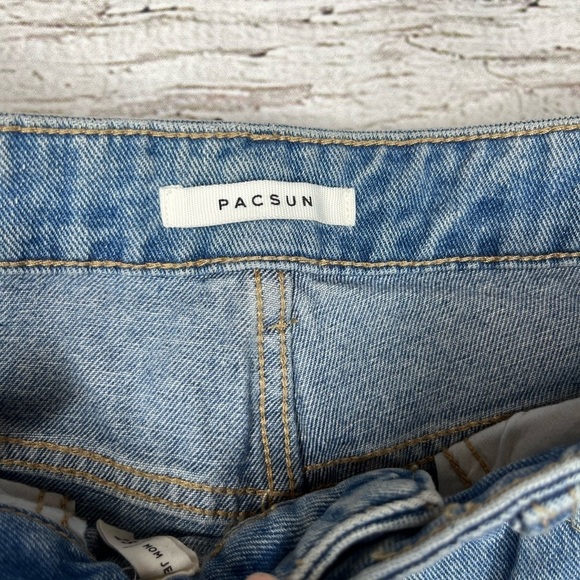 PacSun Light Mom Jeans Size 25 - Picture 2 of 7